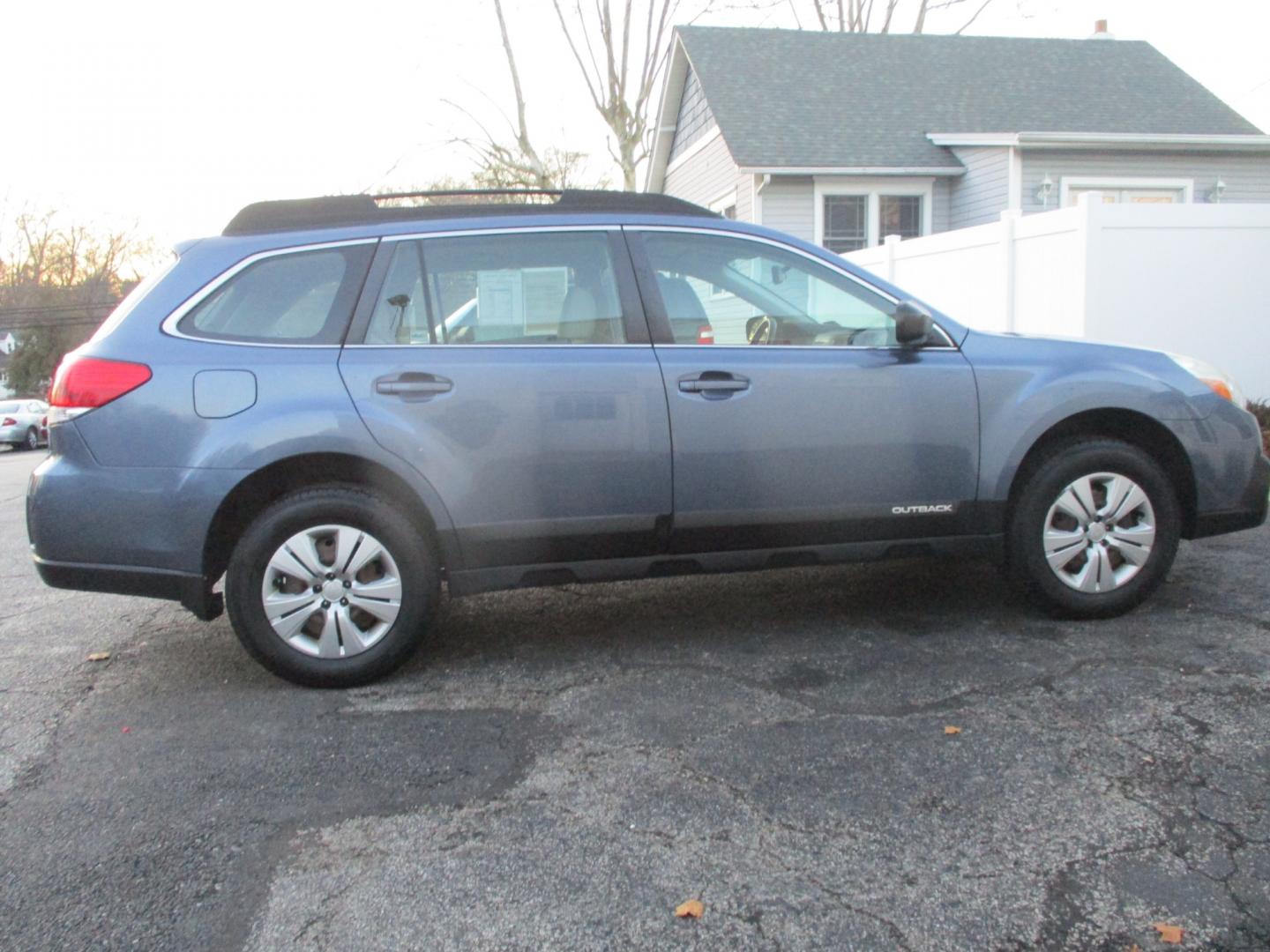 2013 Subaru Outback 2.5i (4S4BRBAC5D3) with an 2.5L H4 DOHC 16V engine, AUTOMATIC transmission, located at 540a Delsea Drive, Sewell, NJ, 08080, (856) 589-6888, 39.752560, -75.111206 - Photo#8